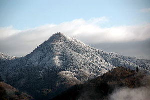 吉崎さんが撮影した弥仙山の初冠雪
