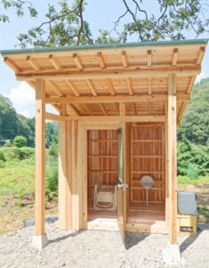 五泉町市志の里山体験フィールド「どんぐりの森」をキャンプ場に模様替えしようと、市志里山再生の会（阪田薫代表）が進めてきた「市志里山どんぐりの森キャンプ場」の整備が完了し、１日からオープンした。　