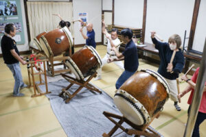 約３９０年の歴史を持つ「あやべ太鼓」を保存・継承する「あやべ太鼓保存会」（芦田敏隆会長、十数人）が、数十年ぶりとなる新曲作りに向けて動き出した。