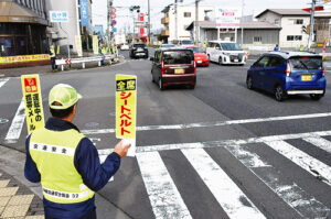 今年の「春の全国交通安全運動」が６日から始まる。期間は15日までの10日間。「京の春　ゆずる心で　事故防止」をスローガンに市内でも、市安全・安心のまちづくり推進協議会などによる様々な活動が予定されている。