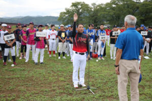 第46回市自治会等（町区、事業所）対抗ソフトボール大会（市スポーツ協会主催、市ソフトボール協会主管、あやべ市民新聞社など後援）が25日、川糸町の第１市民グラウンドで開幕。初日はＡ、Ｂの各コートで１、２回戦の計13試合が予定されたが、午後からの雨天でうち４試合が大会２日目に持ち越された。