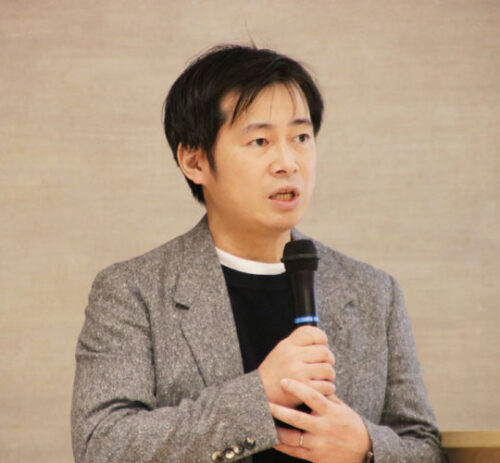 ＮＰＯ法人わいわいネットなかま（前田道子理事長）が２月22日、青野町のあやテラス・ホールで講演会「ねぇ～、聞こえる？　みんなで学ぼう！　私の聴力！」（市中途失聴・難聴者協会など共催、あやべ市民新聞社など協力）を開き、聞こえに不安を持つ人などが聴講した。