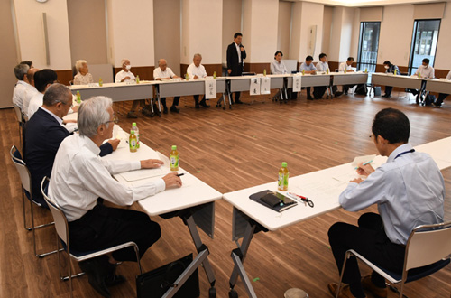 
　市地域公共交通活性化協議会（会長＝四方源太郎市長）の今年度２回目の会合が19日、青野町の市ものづくり交流館（北部産業創造センター２階）で開かれた。